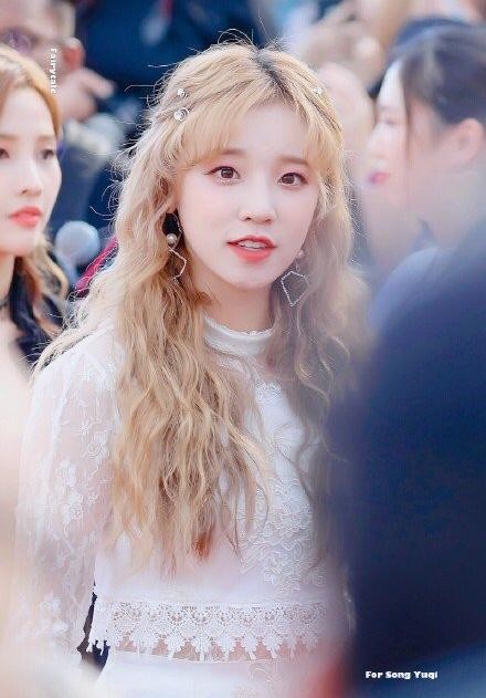 宋雨琦被扒出微博小号这和开局一张图内容全靠编有区别